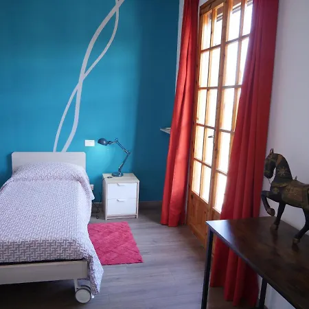 Des Artistes Bed & Breakfast *