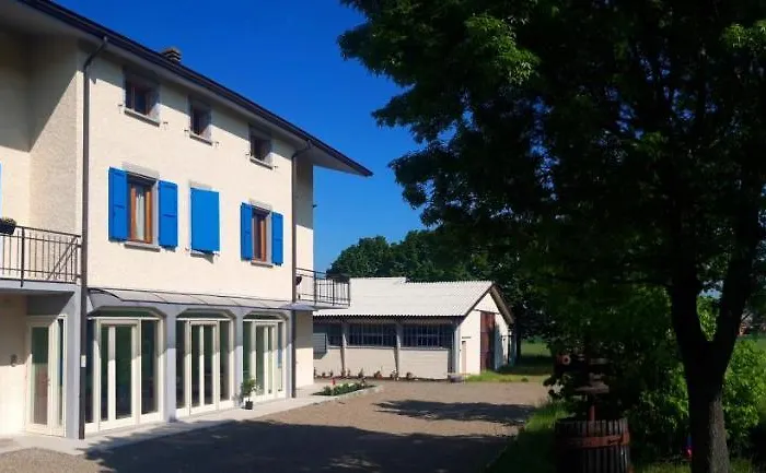 Des Artistes Bed & Breakfast 3*